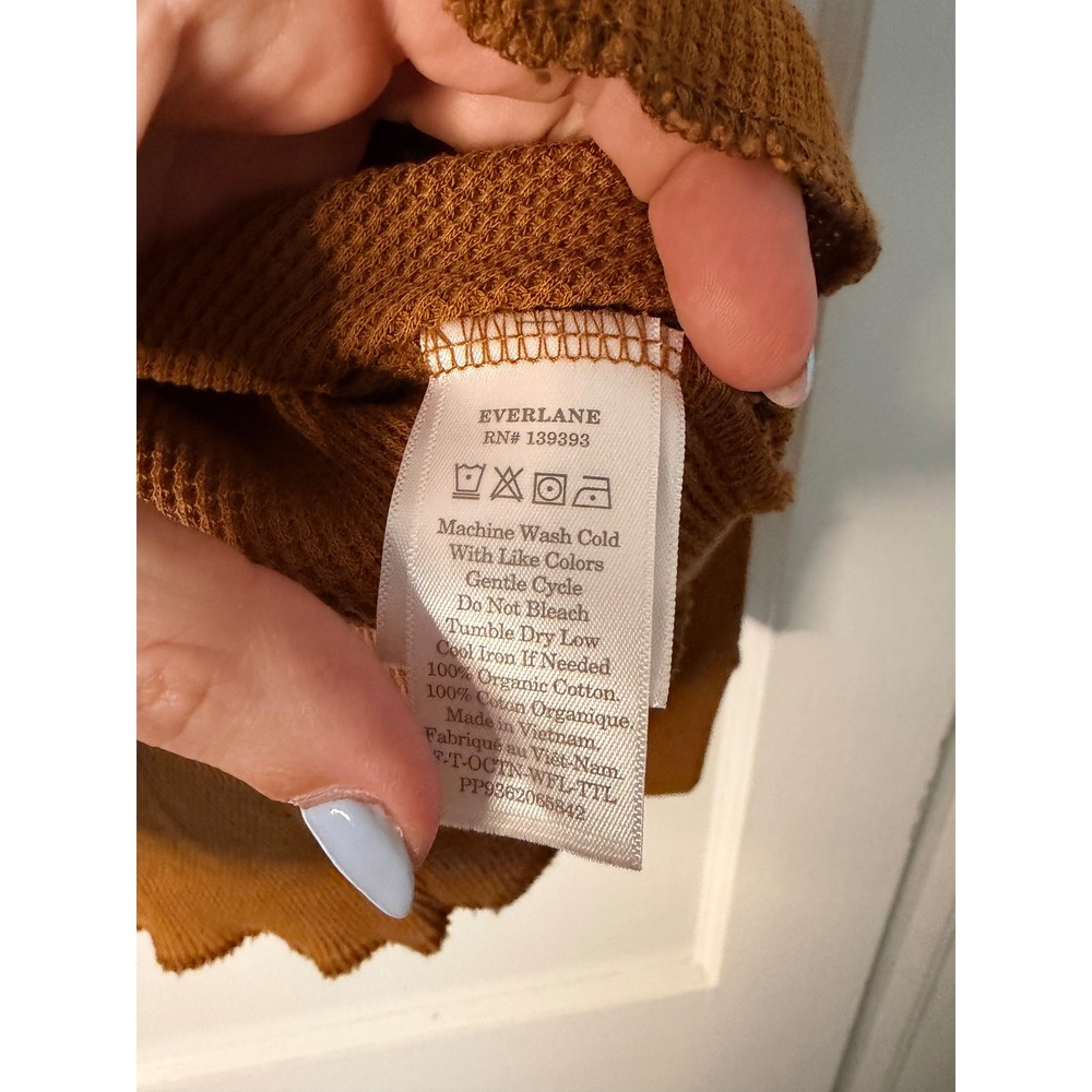 Everlane Organic Cotton Waffle Knit Turtleneck Mustard Yellow Lettuce Hem M - Picture 2 of 5